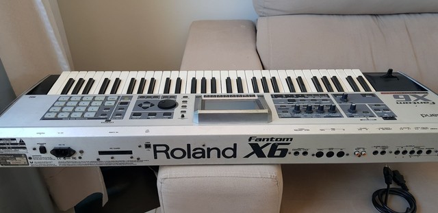 Roland Fantom X6 Synthesizer Workstation Keyboard