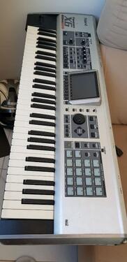 Roland Fantom X6 Synthesizer Workstation Keyboard